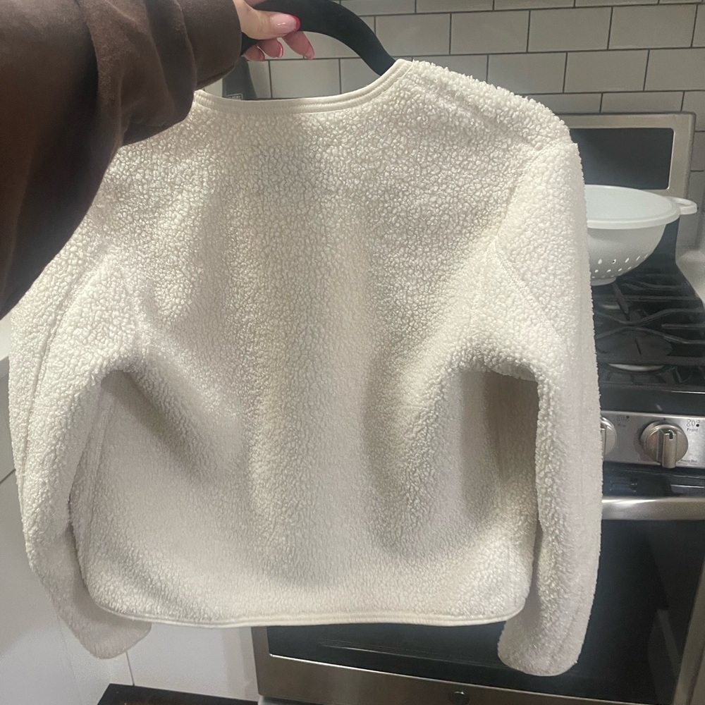 White aritzia cropped winter jacket XXS - Picture 4 of 5